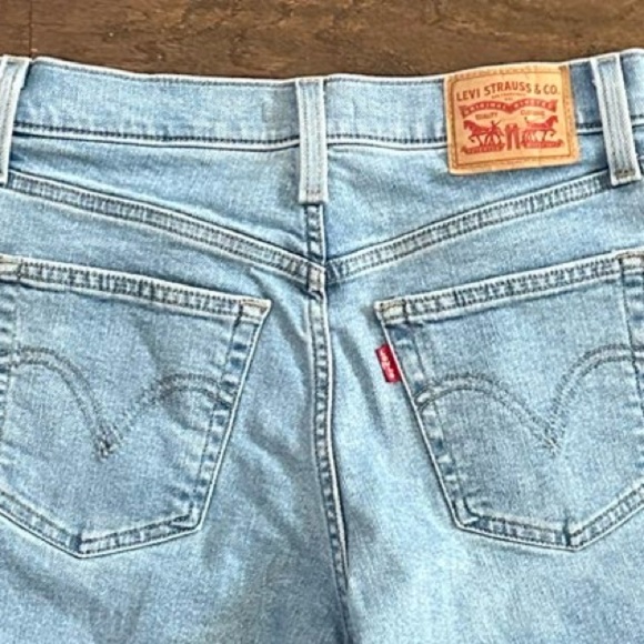 Levi’s-Mom Jeans-High waisted Size 28-EUC-like new - Picture 5 of 7